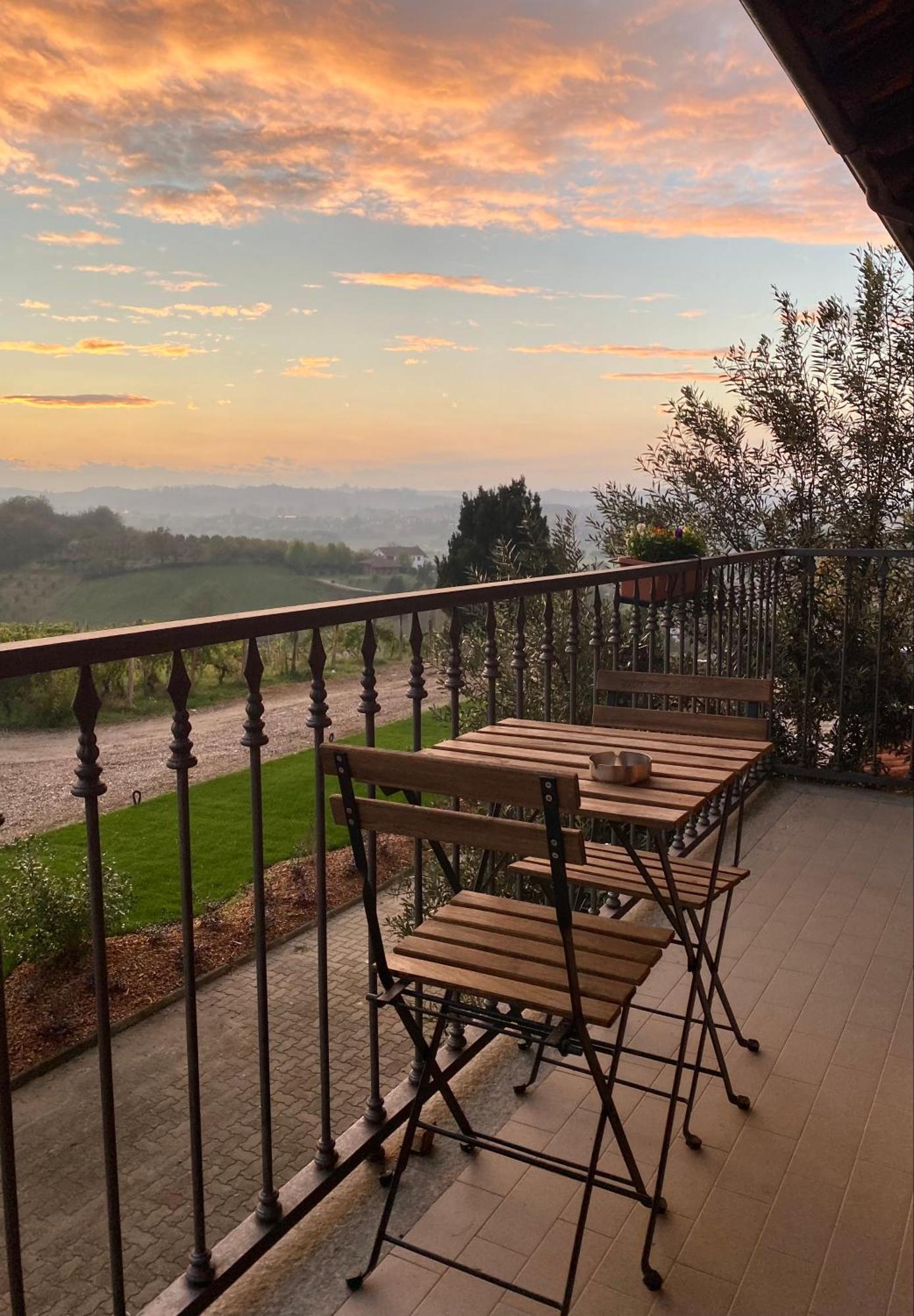 Tenuta Agricola La Cava- Cantina E Agriturismo San Damiano dʼAsti Eksteriør bilde