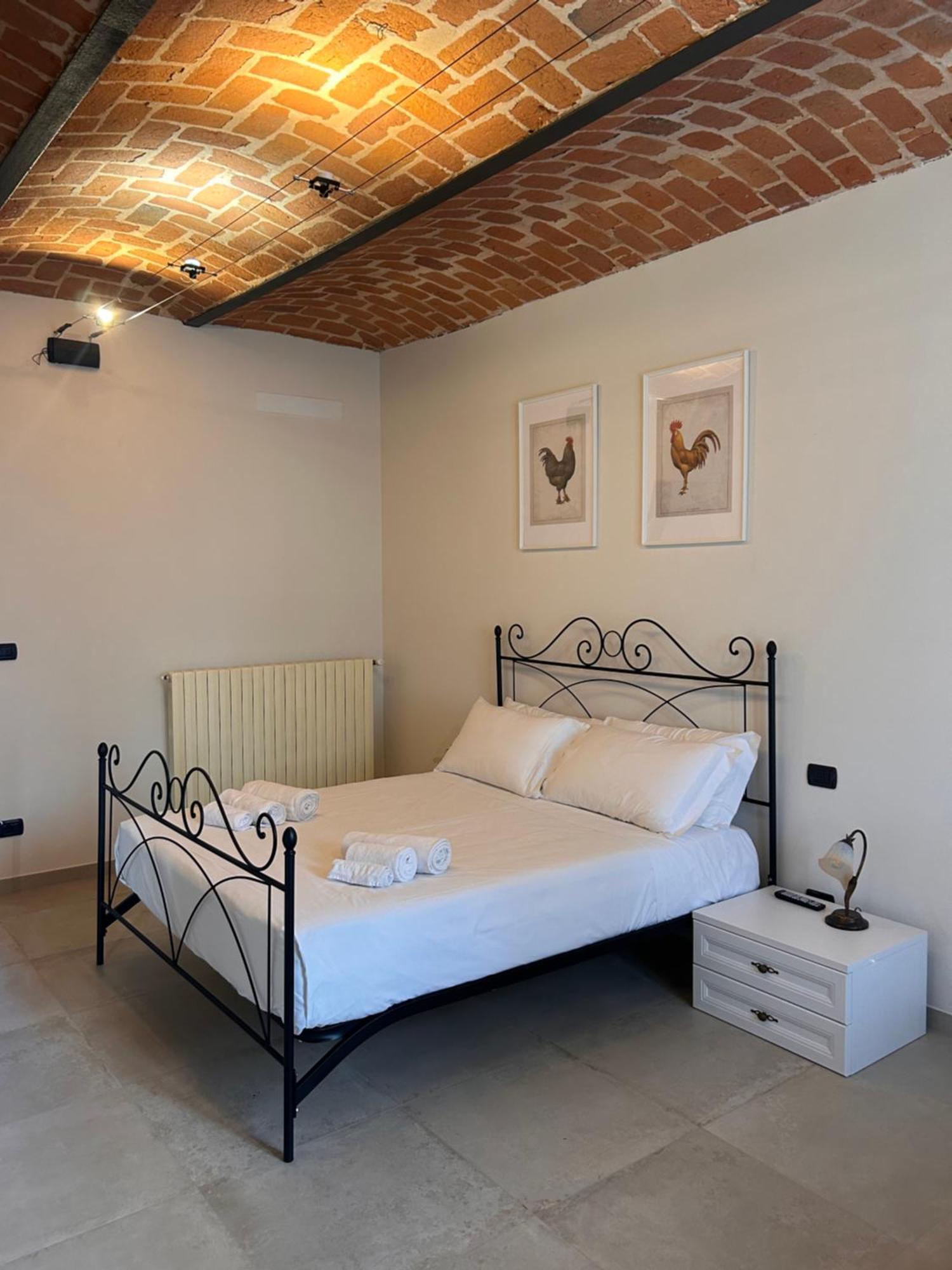 Tenuta Agricola La Cava- Cantina E Agriturismo San Damiano dʼAsti Eksteriør bilde