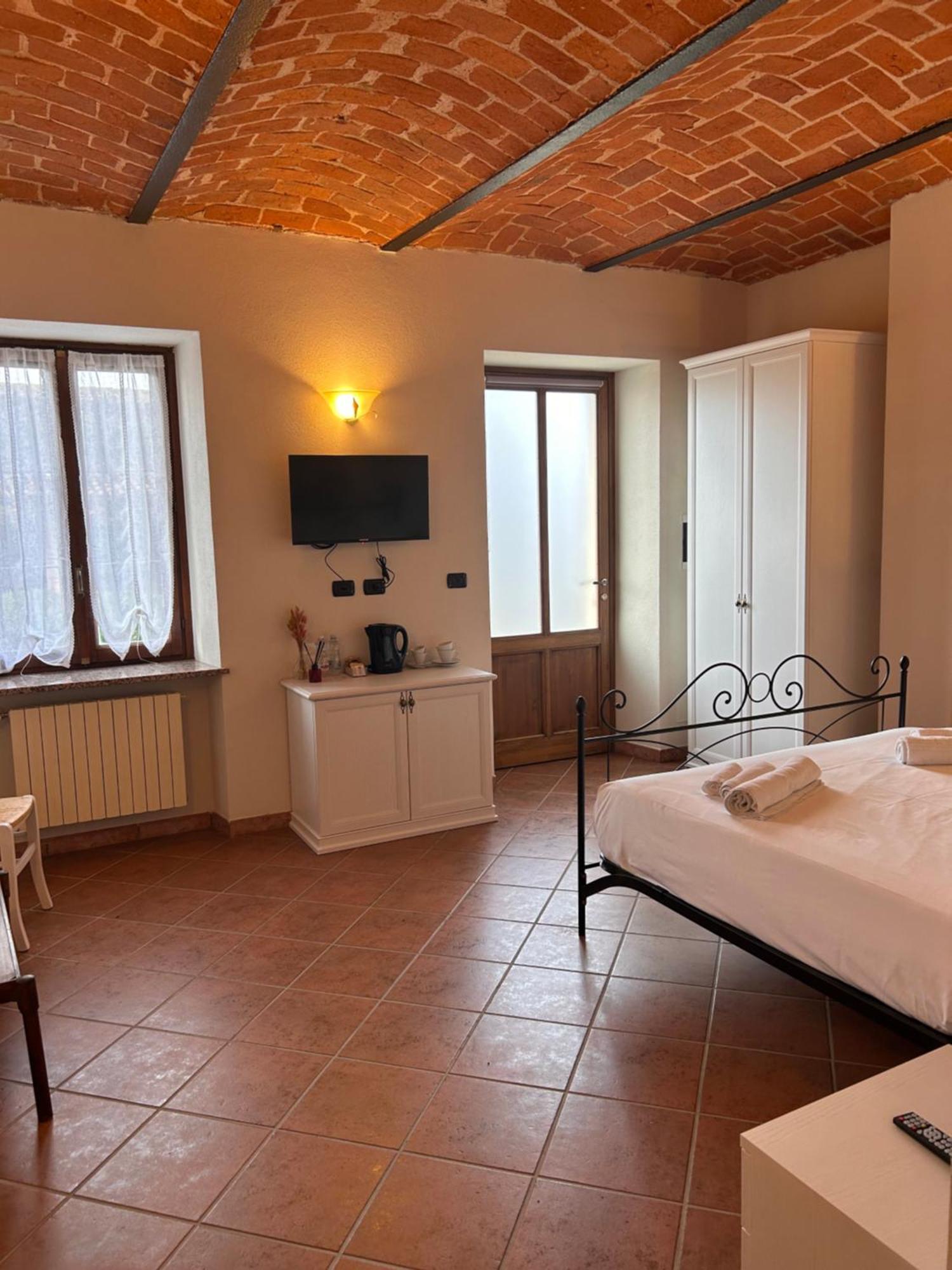 Tenuta Agricola La Cava- Cantina E Agriturismo San Damiano dʼAsti Eksteriør bilde