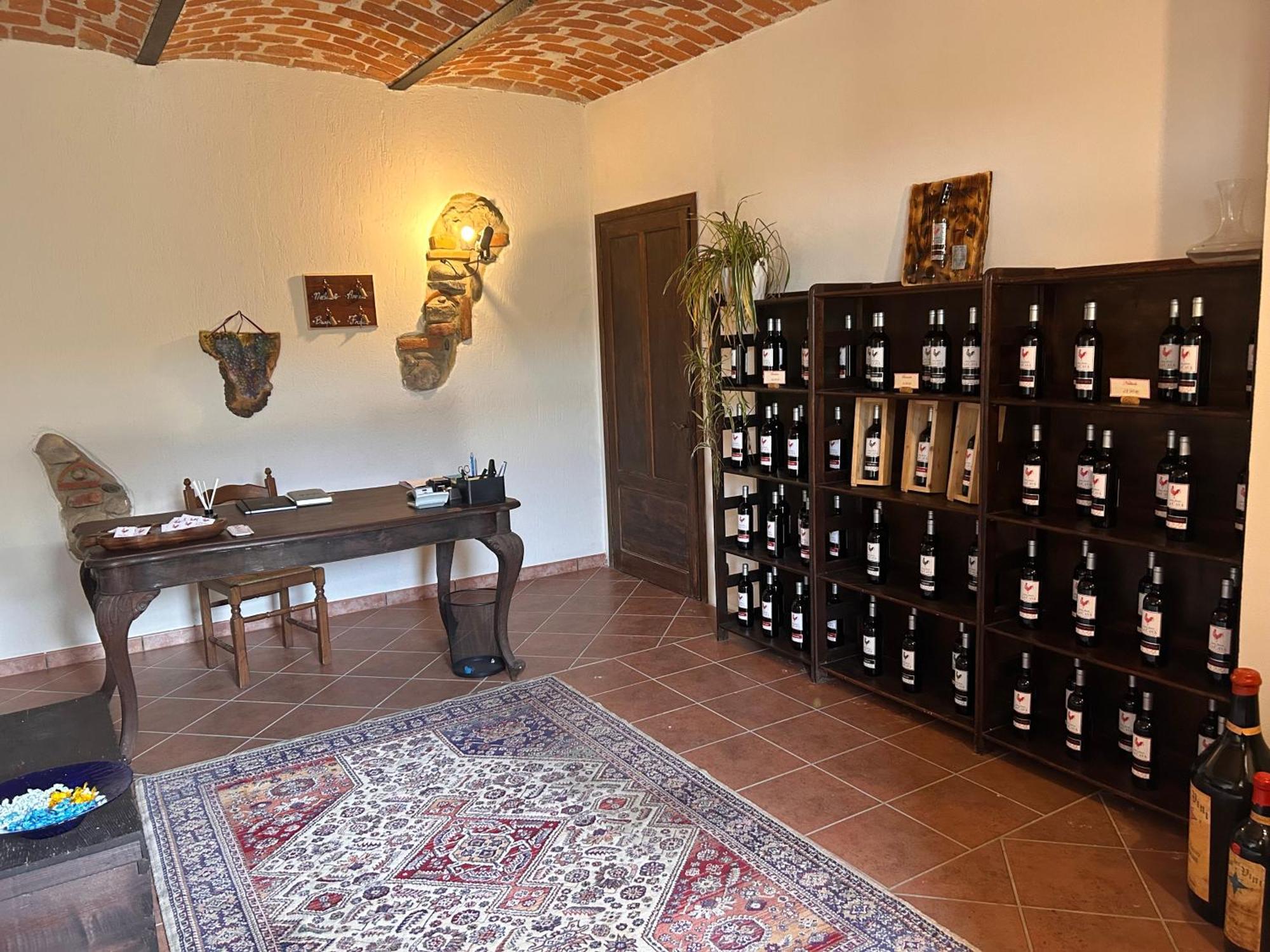 Tenuta Agricola La Cava- Cantina E Agriturismo San Damiano dʼAsti Eksteriør bilde