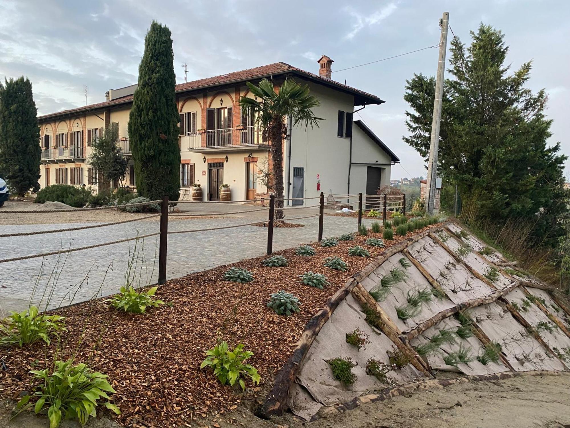 Tenuta Agricola La Cava- Cantina E Agriturismo San Damiano dʼAsti Eksteriør bilde