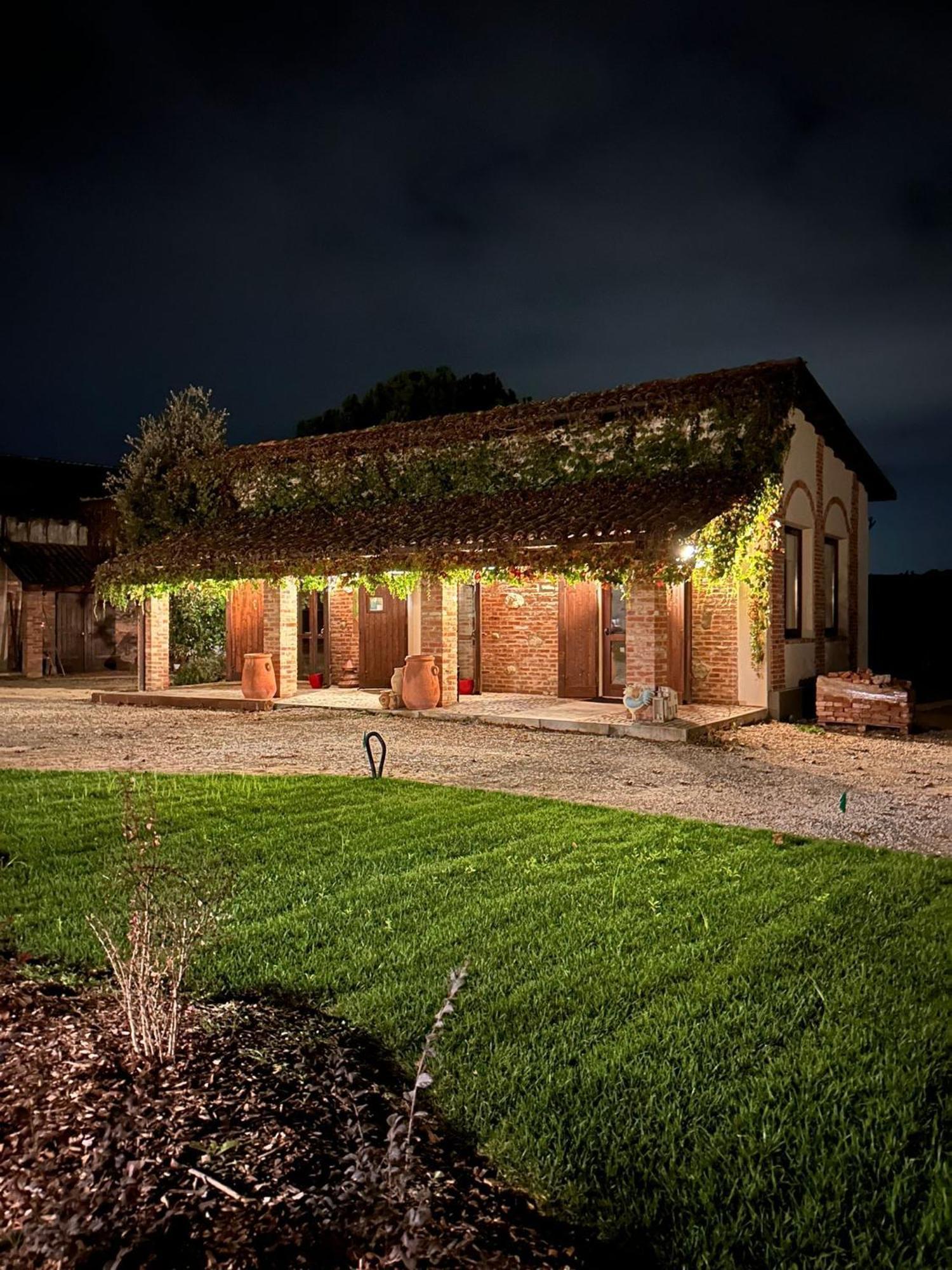 Tenuta Agricola La Cava- Cantina E Agriturismo San Damiano dʼAsti Eksteriør bilde